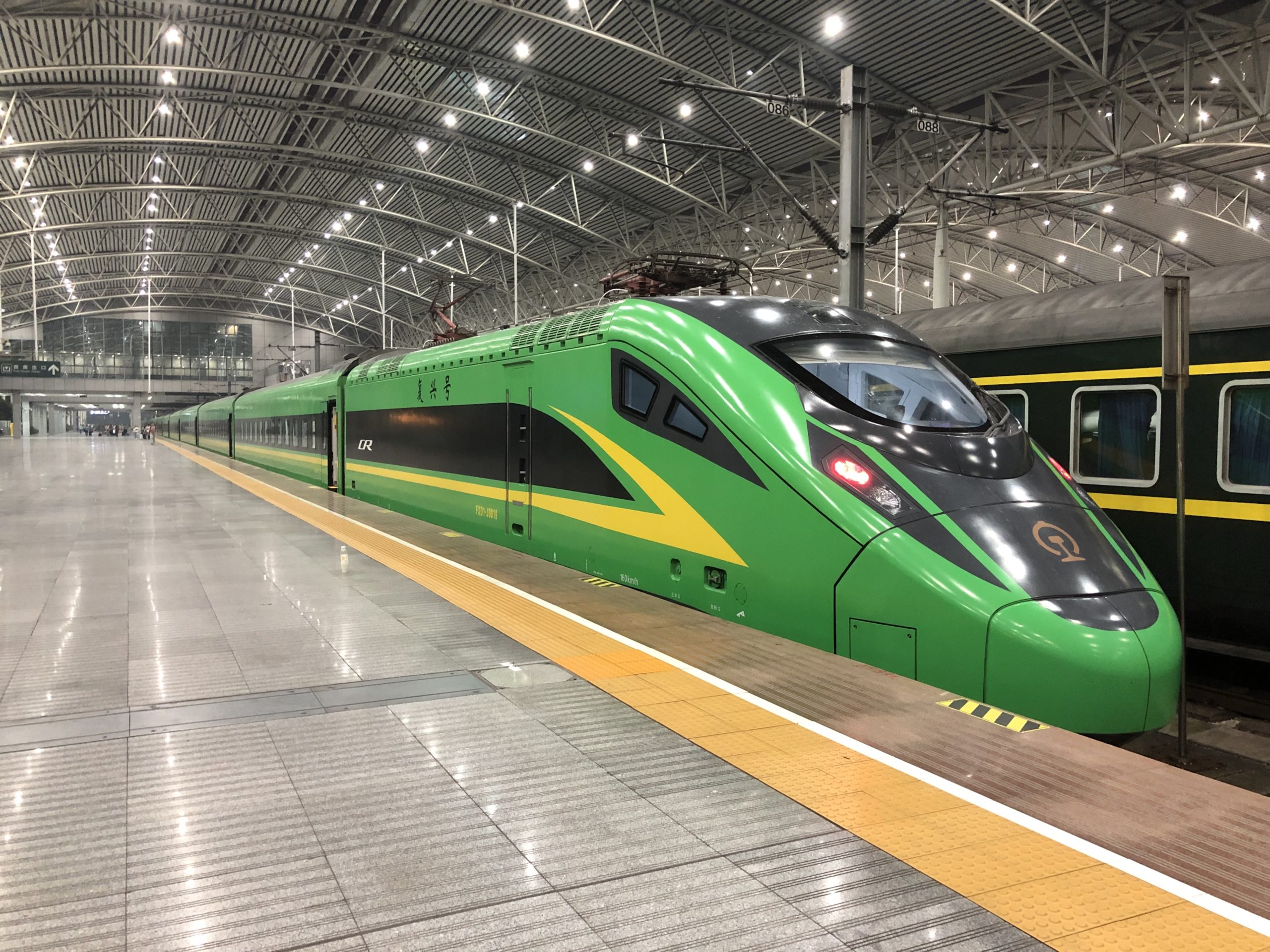 CR200J1-A于上海站